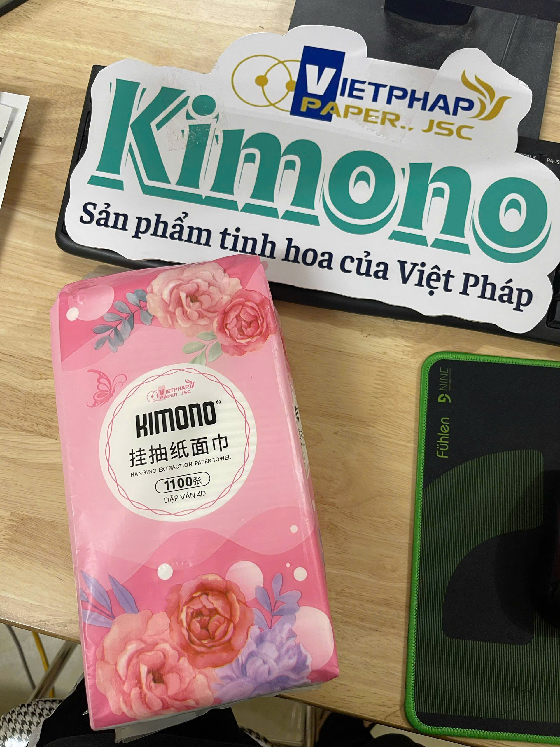 COMBO 10 bịch giấy treo tường đa năng KIMONO hoa hồng 4 lớp dạng rút 1100 tờ tặng kèm 2 móc treo đôi