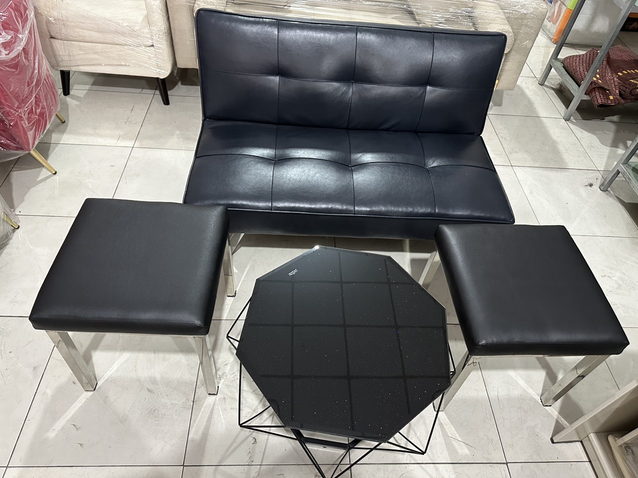 Bộ sofa nhỏ Black Leather Juno Sofa Bed 1m2 kèm 2 đôn ottoman 40 x 40 cm Tặng bàn Kim cương