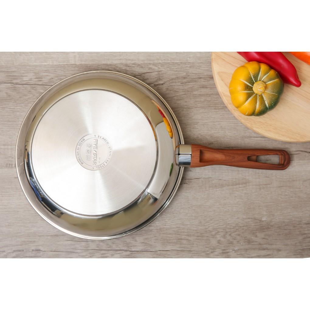 Chảo chống dính 3 đáy bếp từ inox 304 FIVESTAR quai gỗ cách nhiệt , tặng 5 muỗng ( 26cm / 28cm )