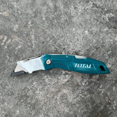 BỘ COMBO 25 DAO TIỆN ÍCH VÀ THƯỚC KÉO THÉP NỀN VÀNG TOTAL TOS23034 - HÀNG CHÍNH HÃNG