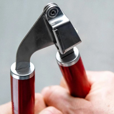 KitchenAid - Dụng cụ ép tỏi Coreline màu đen