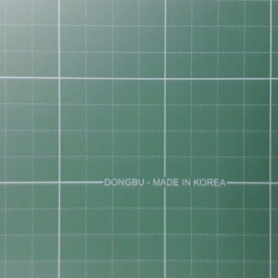 Bảng từ xanh viết phấn kẻ 4 ô ly Bavico KT 0.6x1.0m