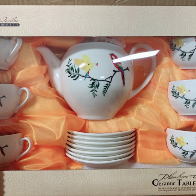 BỘ ẤM CHÉN PHA TRÀ KÈM 7 ĐĨA TRẮNG CHIM ĐỎ - ANTH246