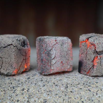 Combo 3 hộp than không khói làm từ Gáo dừa chính hãng R2D dùng cho tiệc nướng BBQ (tổng 7 kg than) an toàn cho sức khoẻ