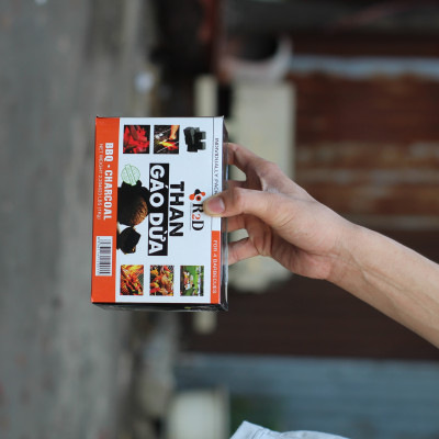 Than nướng BBQ không khói từ gáo dừa thiên nhiên chính hãng R2D hộp 1Kg