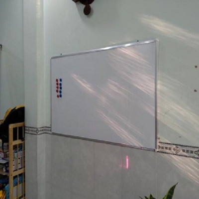 Bảng từ trắng viết bút lông treo tường Bavico KT 80x120cm