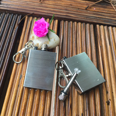 Bật Lửa Diêm Xăng Sinh Tồn Vuông Xài Xăng, Hộp Quẹt Diêm Xăng Vĩnh Cửu Vuông Có Móc Treo Chìa Khóa Đính Kèm Rất Tiện Lợi