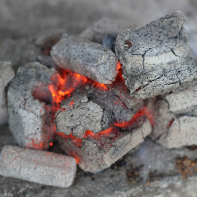 Than gáo dừa không khói chính hãng R2D hộp 4 KG than nướng BBQ an toàn cho sức khoẻ gia đình bạn