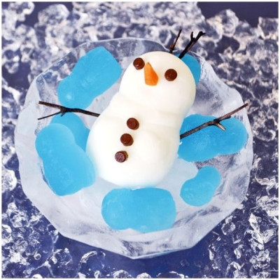 Combo 01 Khay nhựa làm đá hình người tuyết Kokubo DeLijoy + 01 Cốc nhựa uống nước nắp mềm Yamada G&B có chỗ cắm ống hút tiện lợi- Made in Japan