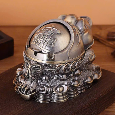  Dụng cụ Gạt Bụi Tàn để bàn Hình tượng Cóc vàng 3 chân ngậm tiền – biểu tượng chiêu tài lộc nổi bật trong phong thủy