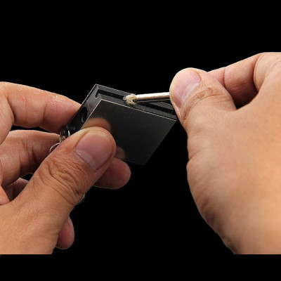 Bật Lửa Diêm Xăng Sinh Tồn Vuông Xài Xăng, Hộp Quẹt Diêm Xăng Vĩnh Cửu Vuông Có Móc Treo Chìa Khóa Đính Kèm Rất Tiện Lợi