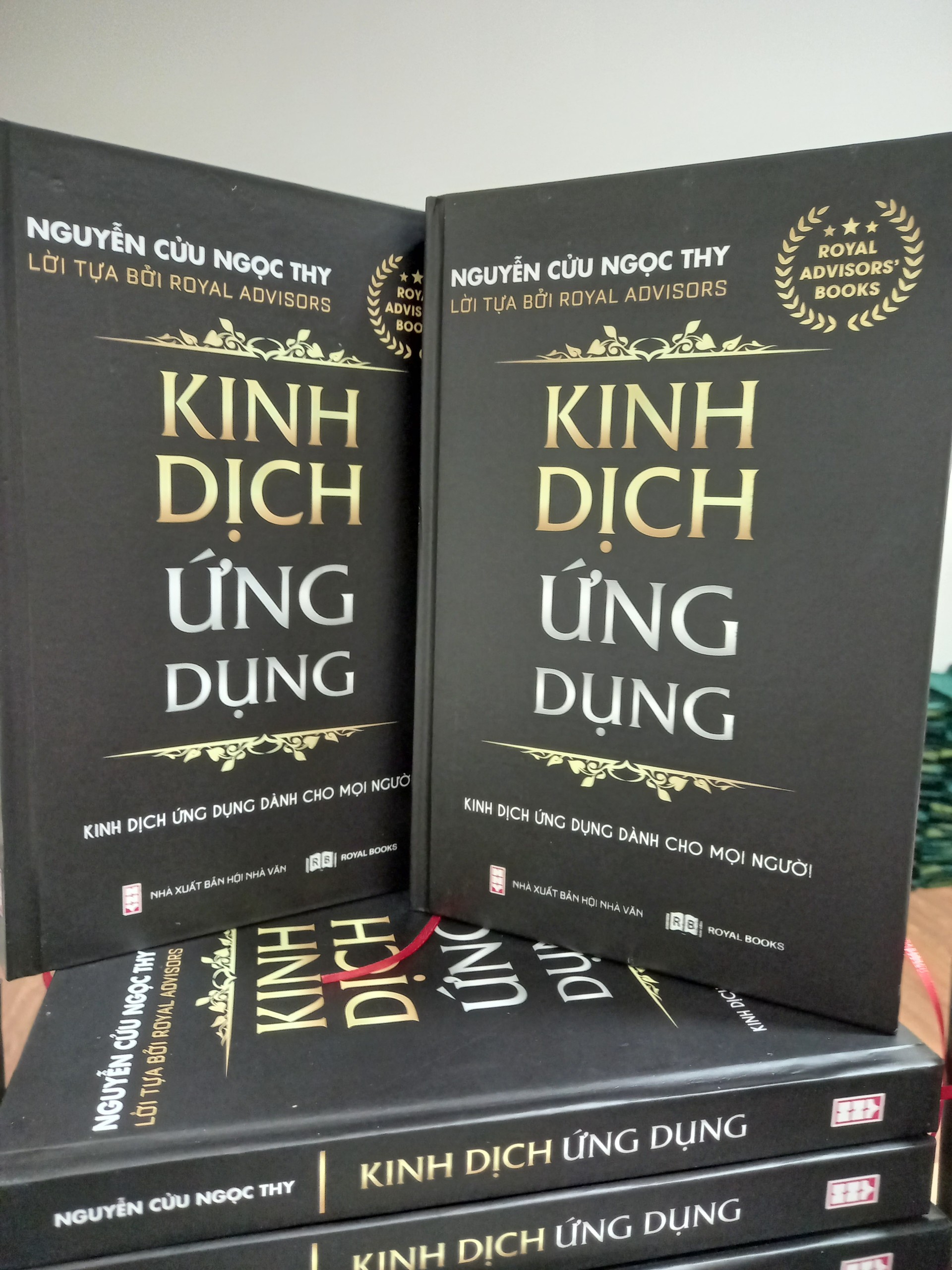 SÁCH KINH DỊCH ỨNG DỤNG ( bao gồm sách và 384 quẻ thẻ được vẽ tay)