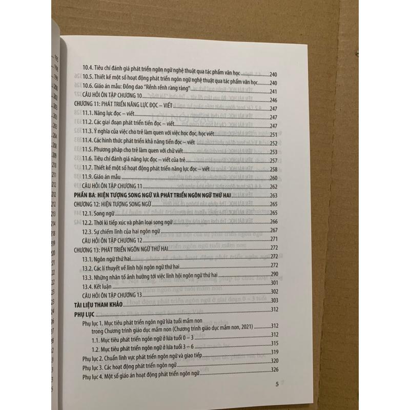 Sách - lí luận và phương pháp tổ chức hoạt động phát triển ngôn ngữ tuổi mầm non