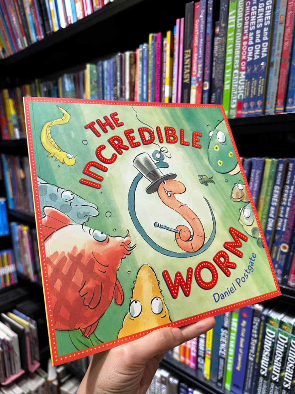 Sách - The Incredible Worm by Daniel Postgate - Sách ngoại văn, sách thiếu nhi tiếng Anh, bìa mềm, nhập khẩu UK