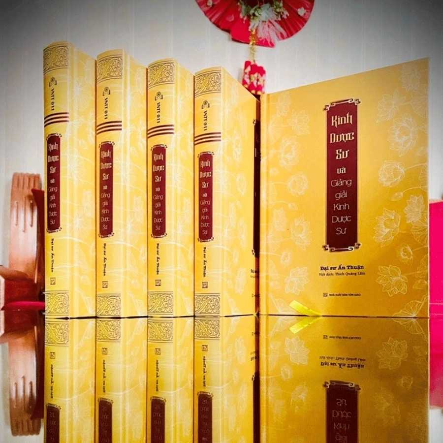Sách Kinh Dược sư và Giảng giải Kinh Dược sư