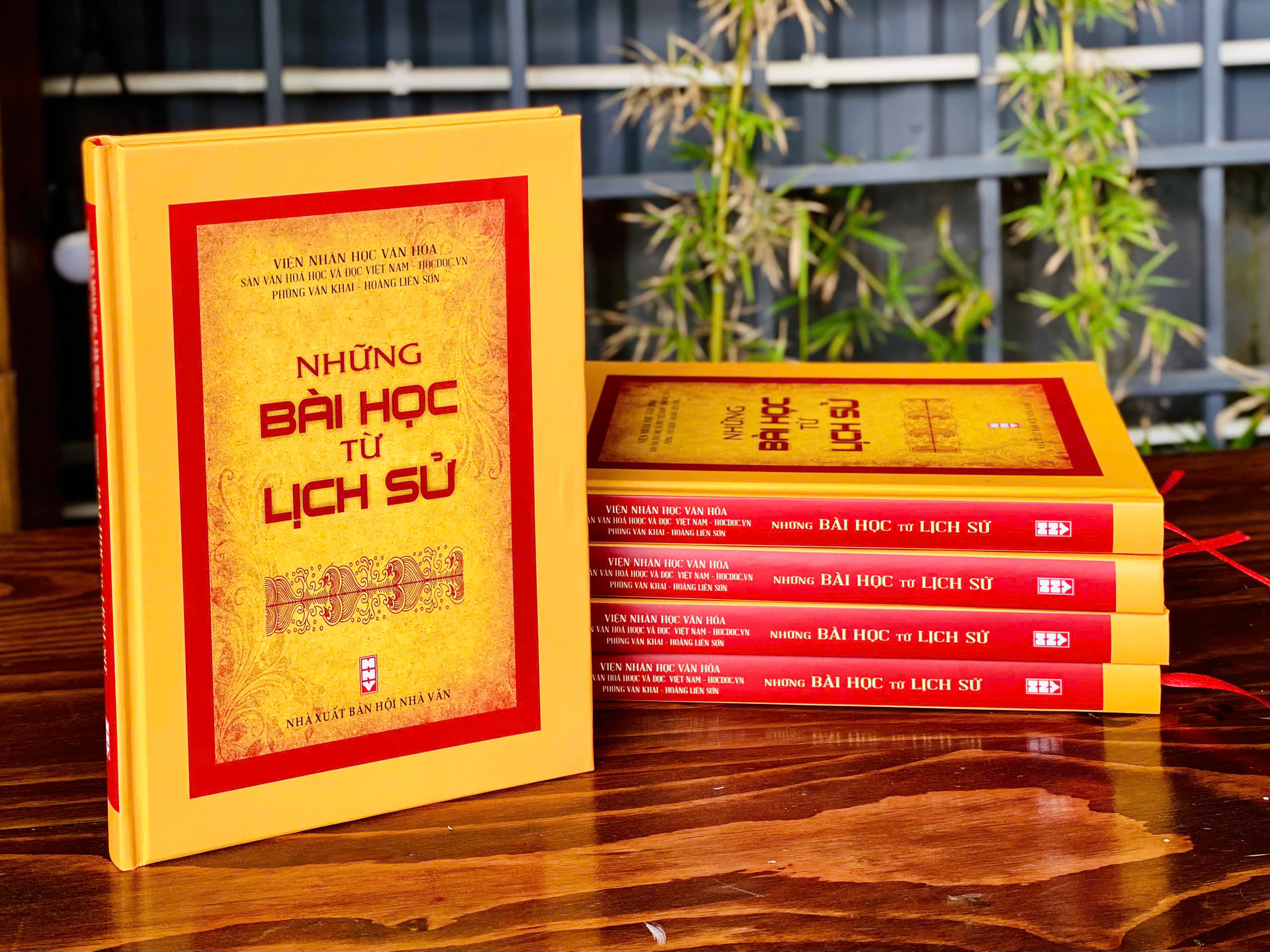 BÌA CỨNG - NHỮNG BÀI HỌC TỪ LỊCH SỬ - VIỆN NHÂN HỌC VĂN HÓA (PHÙNG VĂN KHAI - HOÀNG LIÊN SƠN)