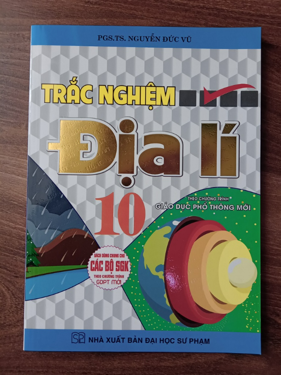 Sách - Trắc Nghiệm Địa Lí Lớp 10 (Dùng Chung Cho Các Bộ SGK Theo Chương Trình GDPT Mới)