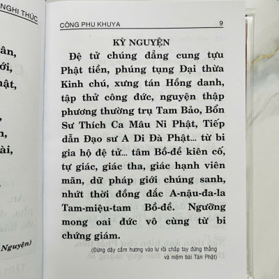 Kinh Nhật Tụng khổ 11.5x15.5 bìa cứng , tặng kèm bao sách
