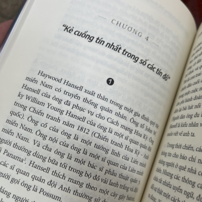 (Tác giả bán chạy do New York Times bầu chọn) THE BOMBER MAFIA: GIẤC MƠ, CÁM DỖ VÀ ĐÊM DÀI NHẤT TRONG THẾ CHIẾN II - Malcolm Gladwell - Nguyễn Bình Thành - Thới Ngọc Tuấn Quốc dịch - Saigonbooks – Nxb Thế Giới (Bìa mềm)