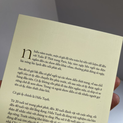 (Sách của Cựu tổng biên tập ELLE Trung Quốc) TAO NHÃ - KHÍ CHẤT CẦN CÓ CỦA NGƯỜI PHỤ NỮ THÀNH CÔNG – Hiểu Tuyết – Nhã Nam