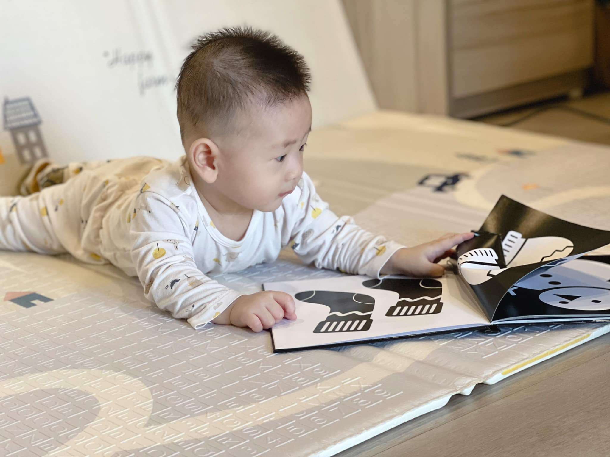 Sách cho bé - Trò Chơi Kích Thích Thị Giác - Màu Sắc - Sách bìa cứng - Dành cho trẻ 0-3 tuổi