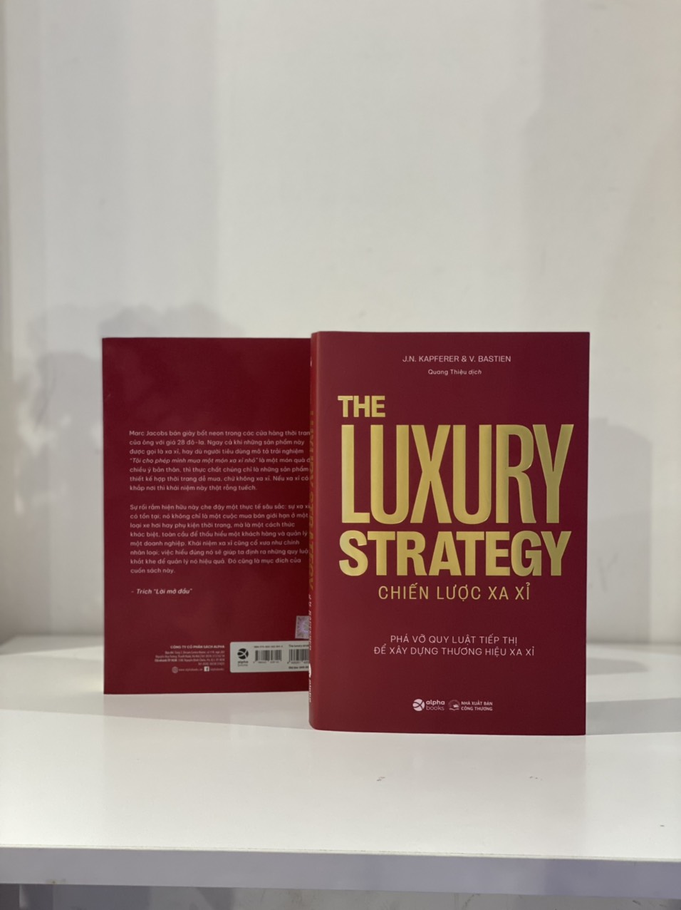 THE LUXURY STRATEGY: Chiến lược xa xỉ - Phá vỡ quy luật tiếp thị để xây dựng thương hiệu xa xỉ – Jean-Noël Kapferer, Vincent Bastie – Quang Thiệu dịch - Alpha Books
