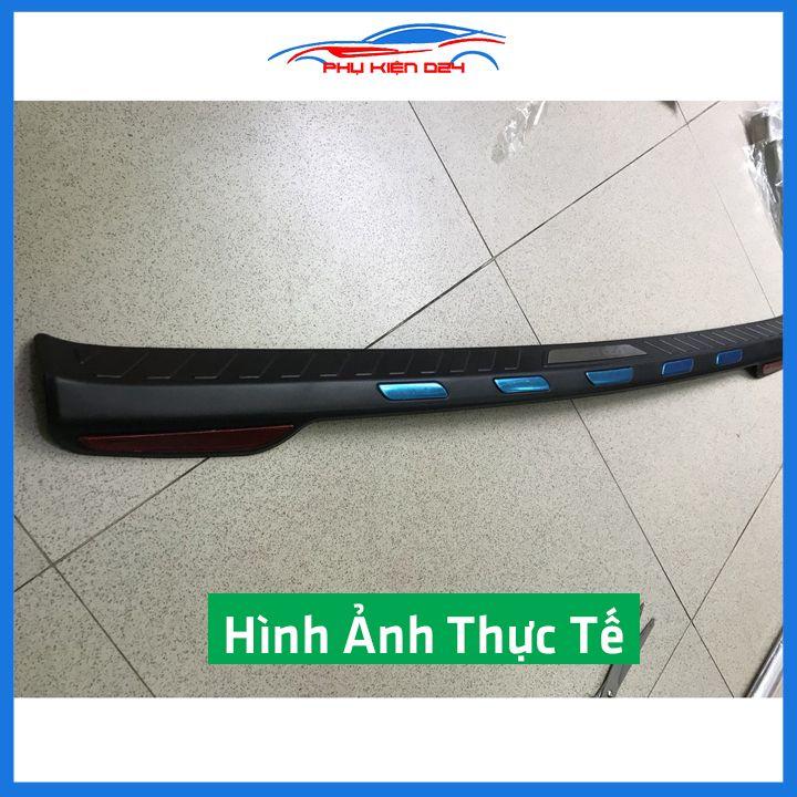 Ốp chống trầy cốp ngoài nhựa đen Avanza 2017-2018-2019-2020-2021-2022 dán cốp sau chống xước trang trí xe
