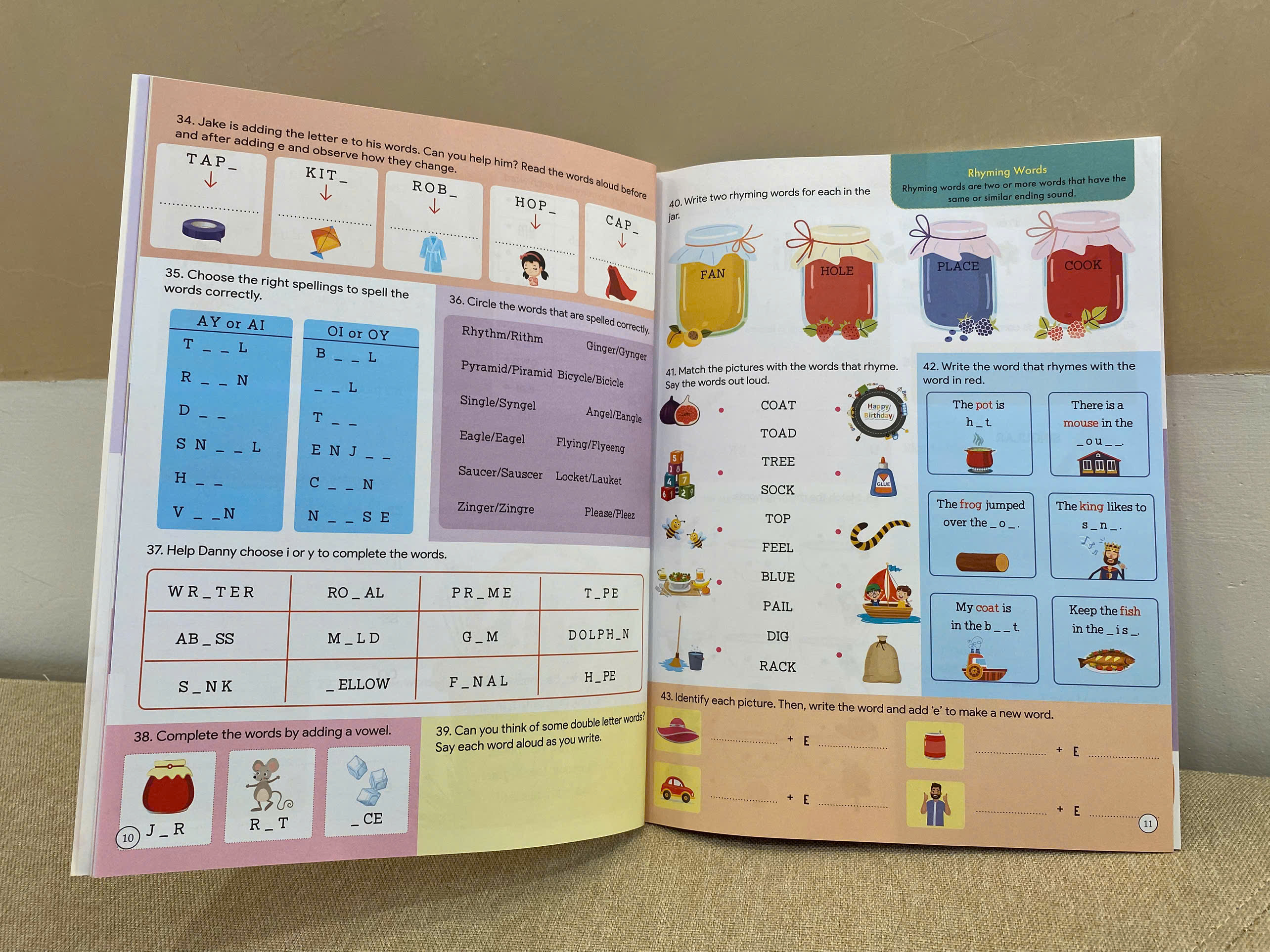 Sách cho bé - 201 Hoạt Động Phát Triển Tư Duy - Tiếng Anh - Sách tương tác - Dành cho trẻ từ 5 tuổi