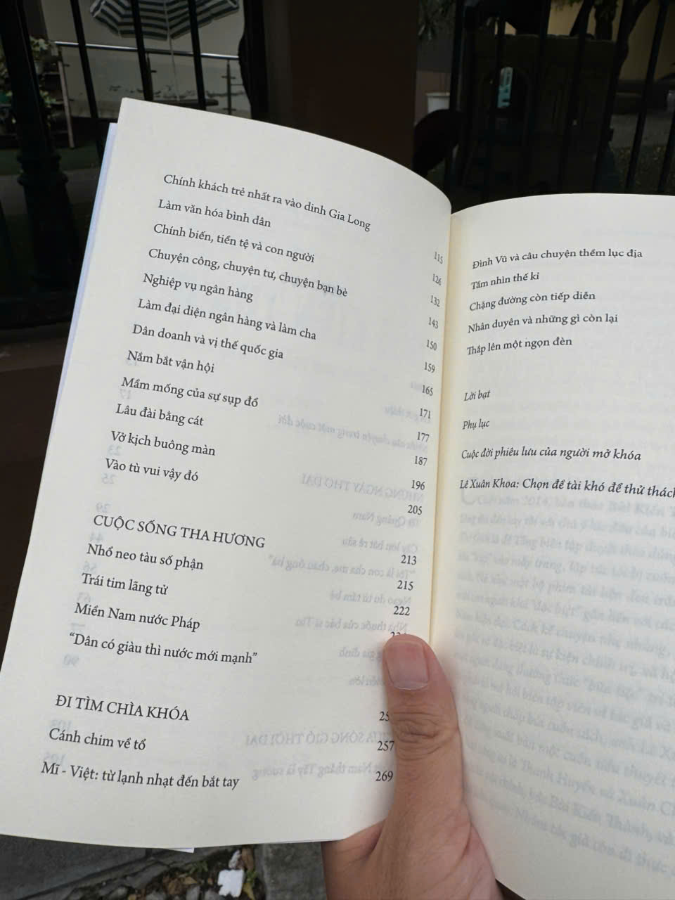 (Bìa mềm) BÙI KIẾN THÀNH – NGƯỜI MỞ KHÓA LÃNG DU (Hồi ký) - Lê Xuân Khoa, Xuân Chi, Thanh Huyền - BestBooks