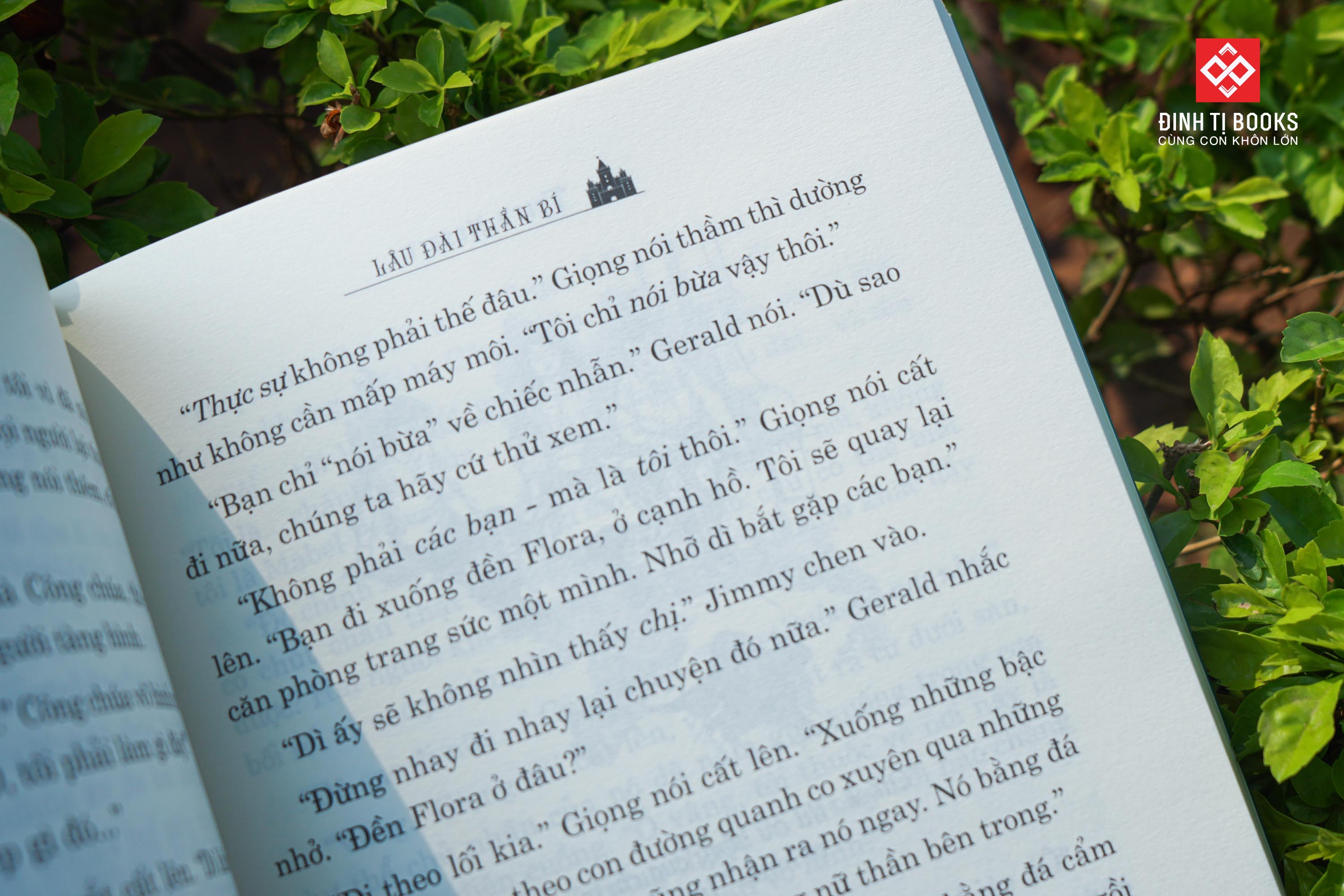 Sách - Lâu đài thần bí - Đinh Tị Books