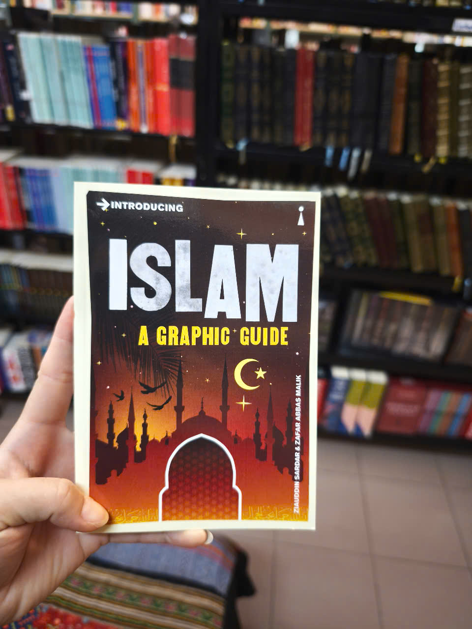 Sách - Introducing Islam: A Graphic Guide by Ziauddin Sardar - Religion /Nonfiction/ Islam in English