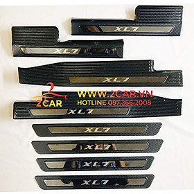 ỐP BẬC CỬA, NẸP BƯỚC CHÂN NGOÀI CACBON CAO CẤP SUZUKI XL7 2019- 2022 vân carbon