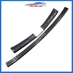 Ốp chống trầy cốp Corolla Cross 2020-2021-2022 thép không gỉ vân Cacbon bảo vệ xe chống va đập