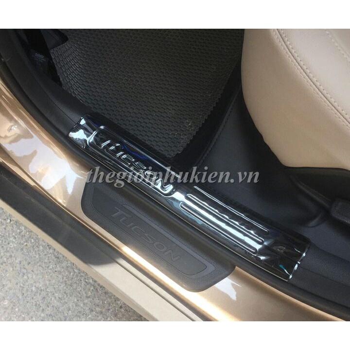 BỘ SẢN PHẨM Nẹp bước chân và ốp chống trầy cốp Hyundai Tucson 2019 - Mẫu Titan