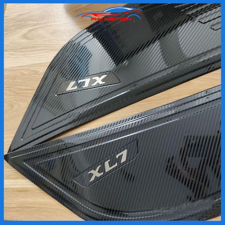 Ốp tapli Suzuki XL7 2020-2021-2022 vân titan chống xước va đập khi mở cửa và làm đẹp xe