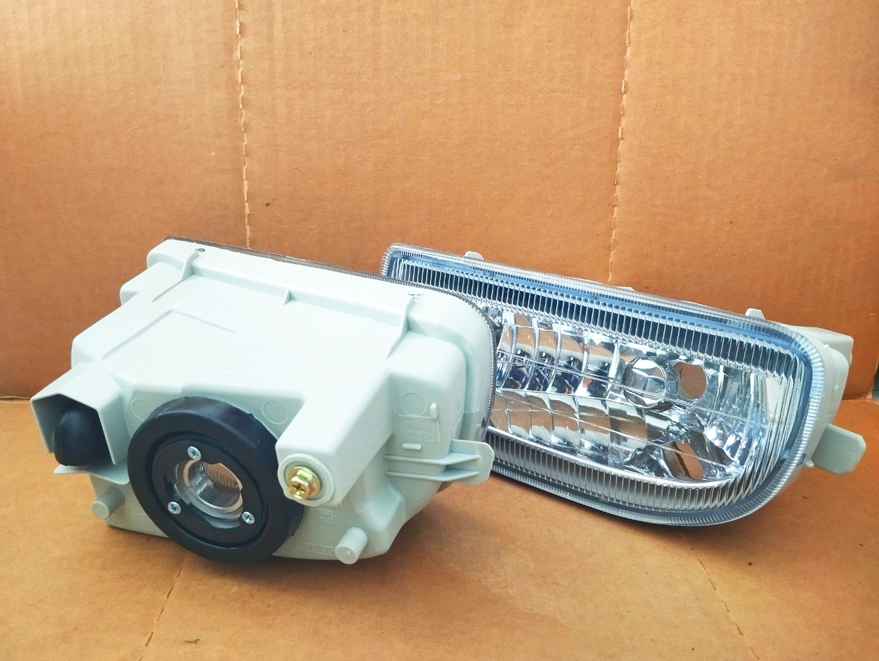 Bộ 2 Đèn Gầm Sương Mù Toyota Land Cruiser 100 4.5L (1998-2007)