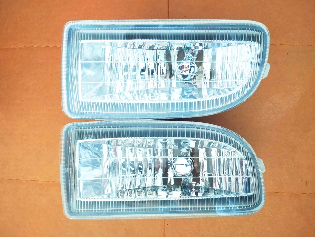 Bộ 2 Đèn Gầm Sương Mù Toyota Land Cruiser 100 4.5L (1998-2007)