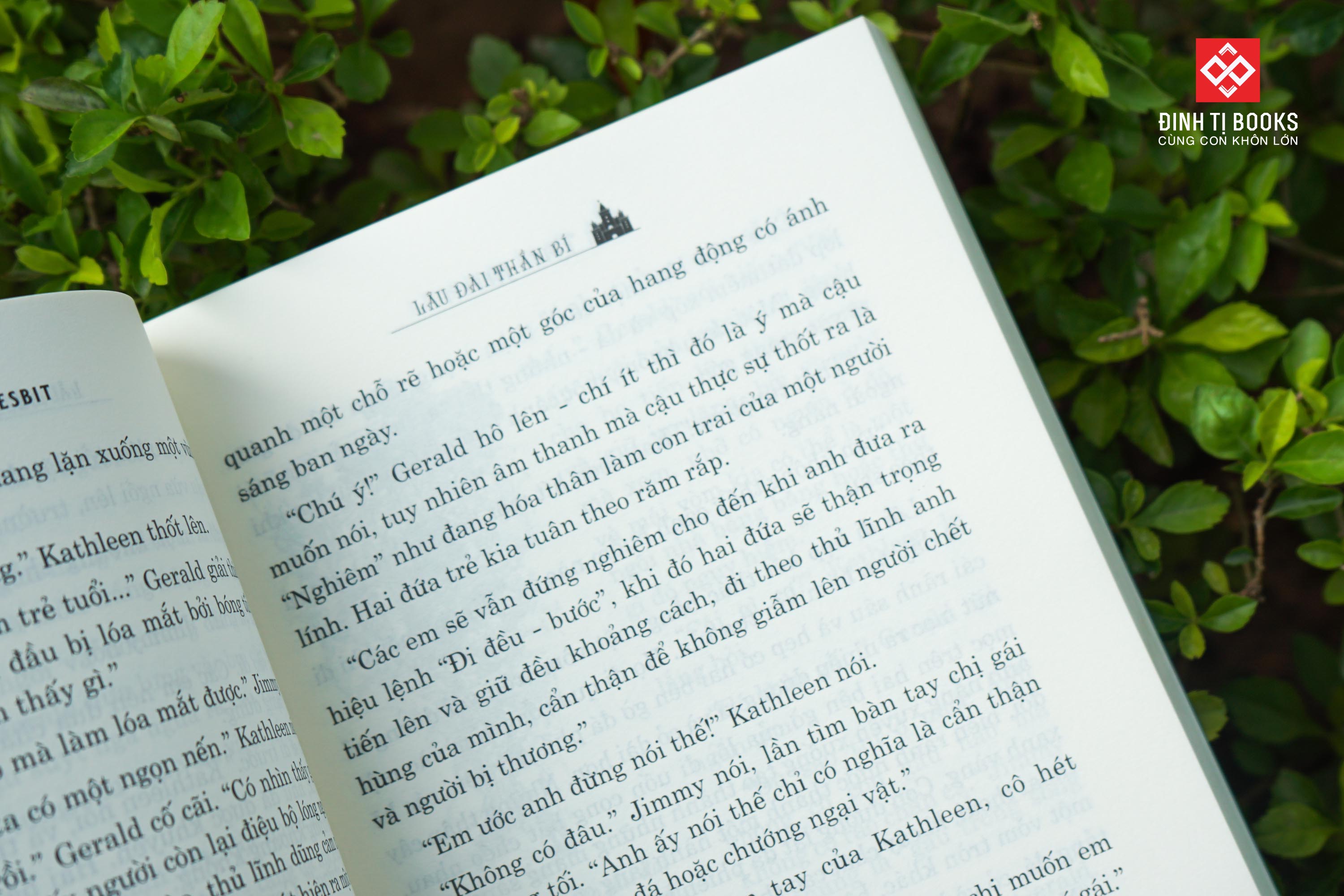 Sách - Lâu đài thần bí - Đinh Tị Books