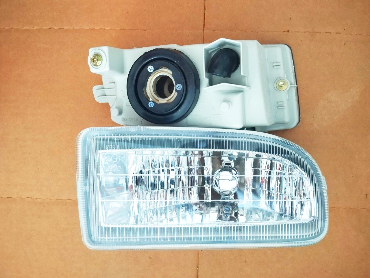 Bộ 2 Đèn Gầm Sương Mù Toyota Land Cruiser 100 4.5L (1998-2007)