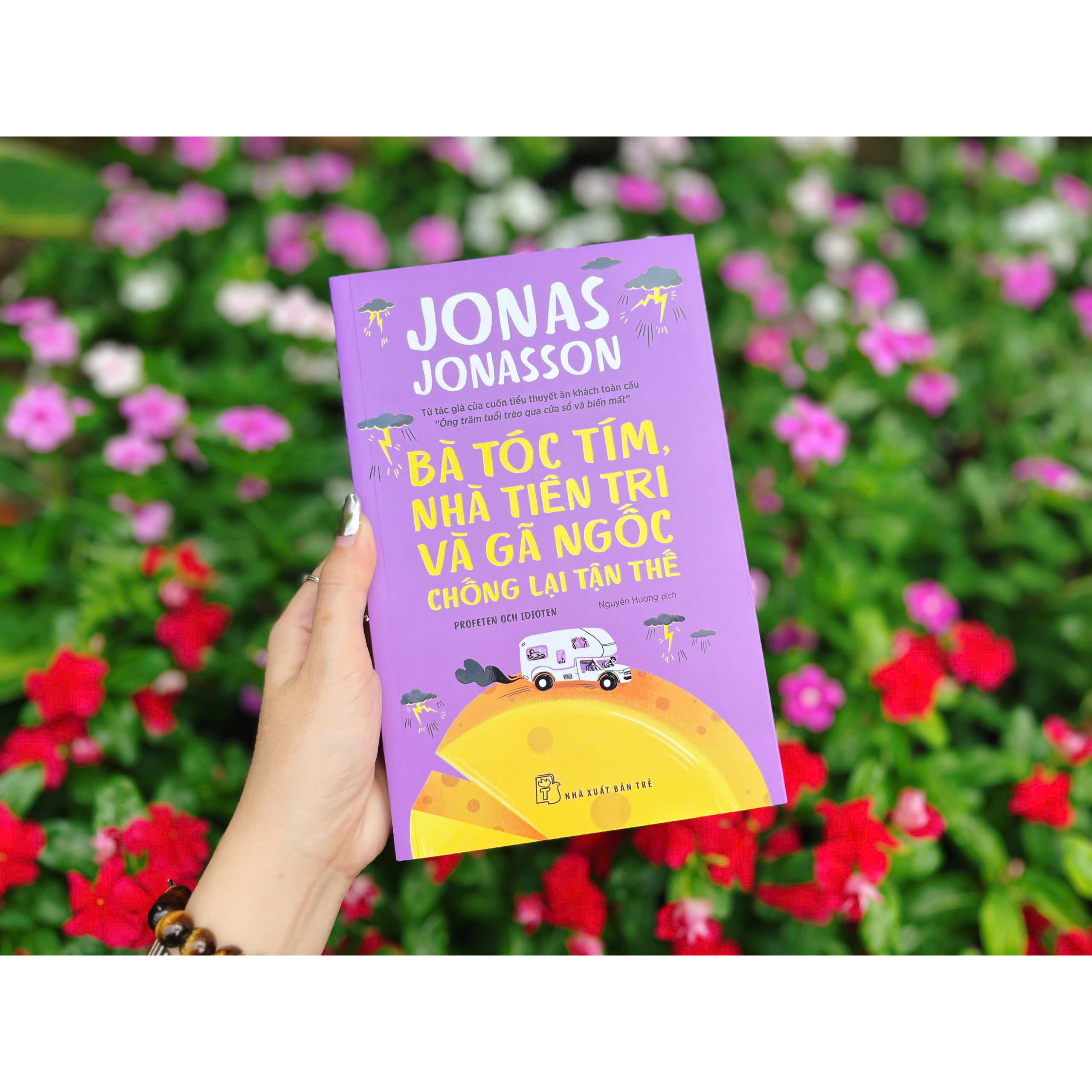 Bà tóc tím, nhà tiên tri và gã ngốc chống lại tận thế (Jonas Jonasson)