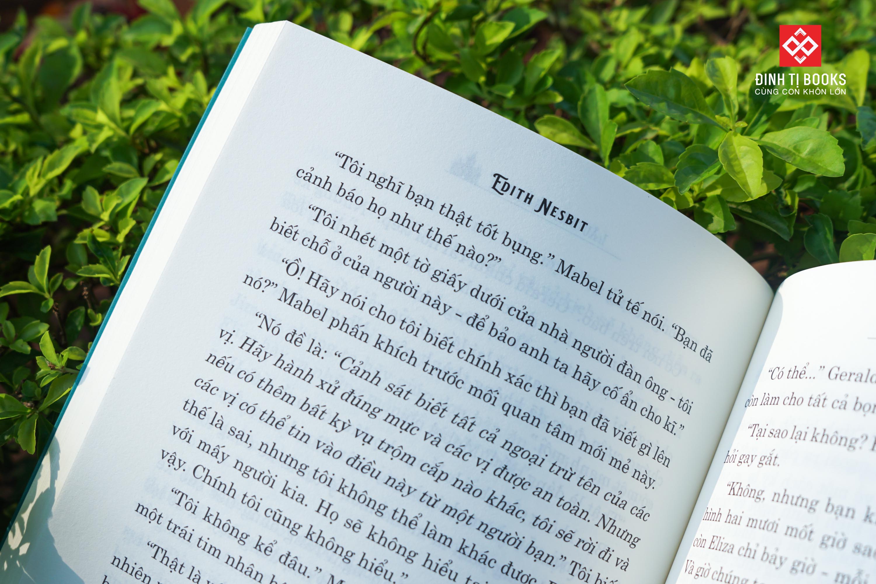 Sách - Lâu đài thần bí - Đinh Tị Books