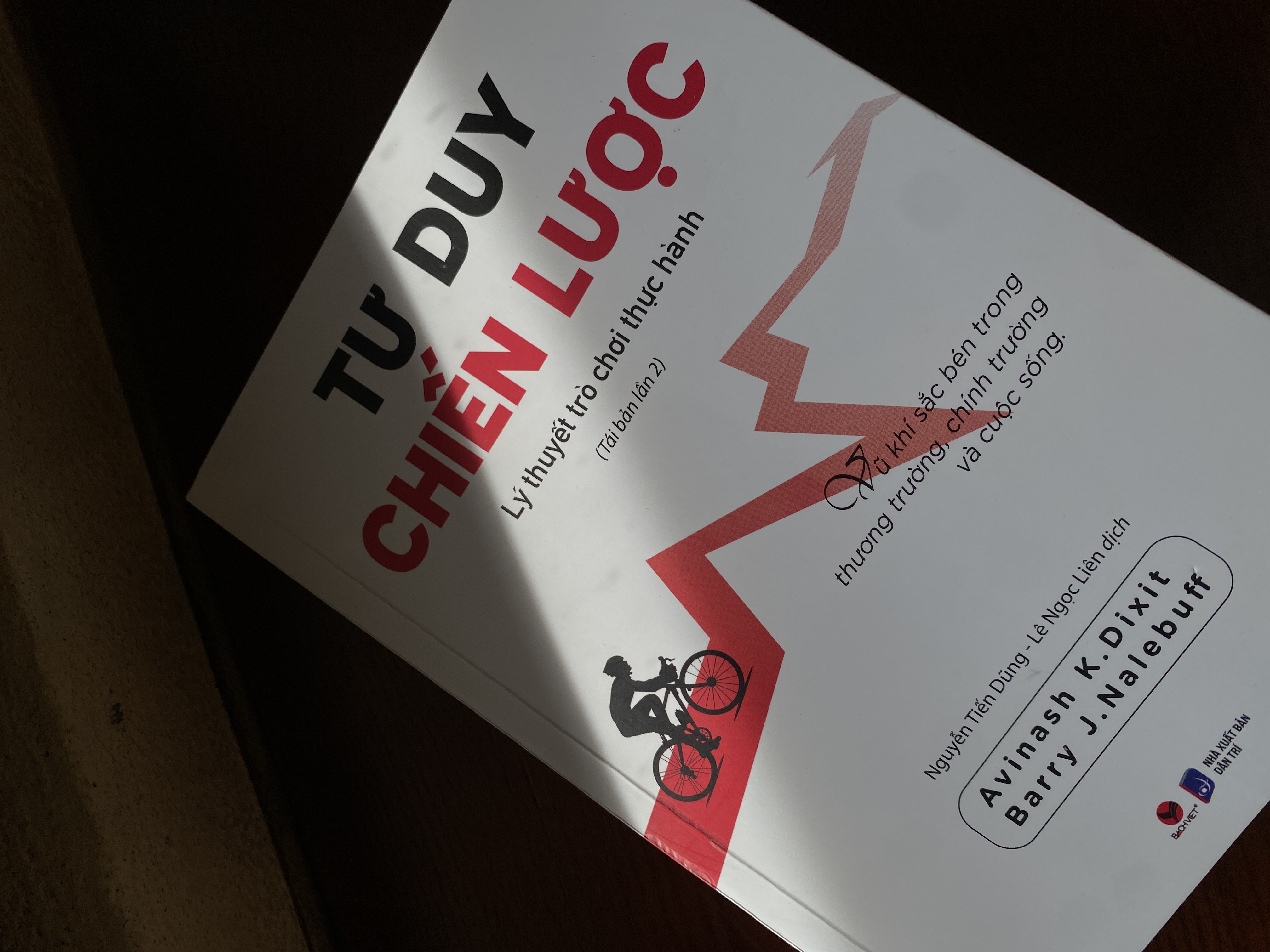 Sách - Tư duy chiến lược - Lý thuyết trò chơi thực hành