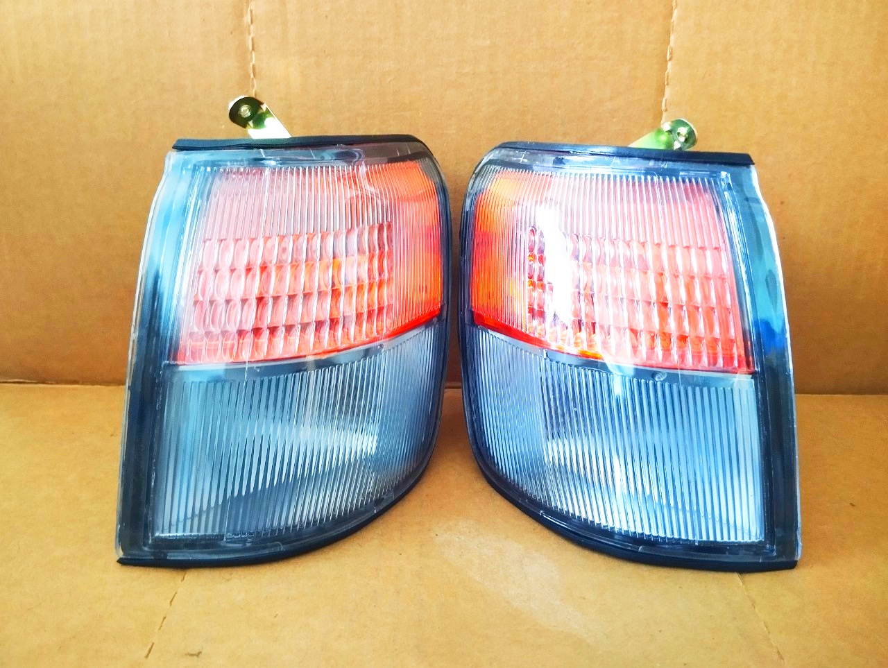 Bộ Đèn Xi Nhan Mitsubishi Pajero V31 V32 V33 V43 V46 (1998-2007)
