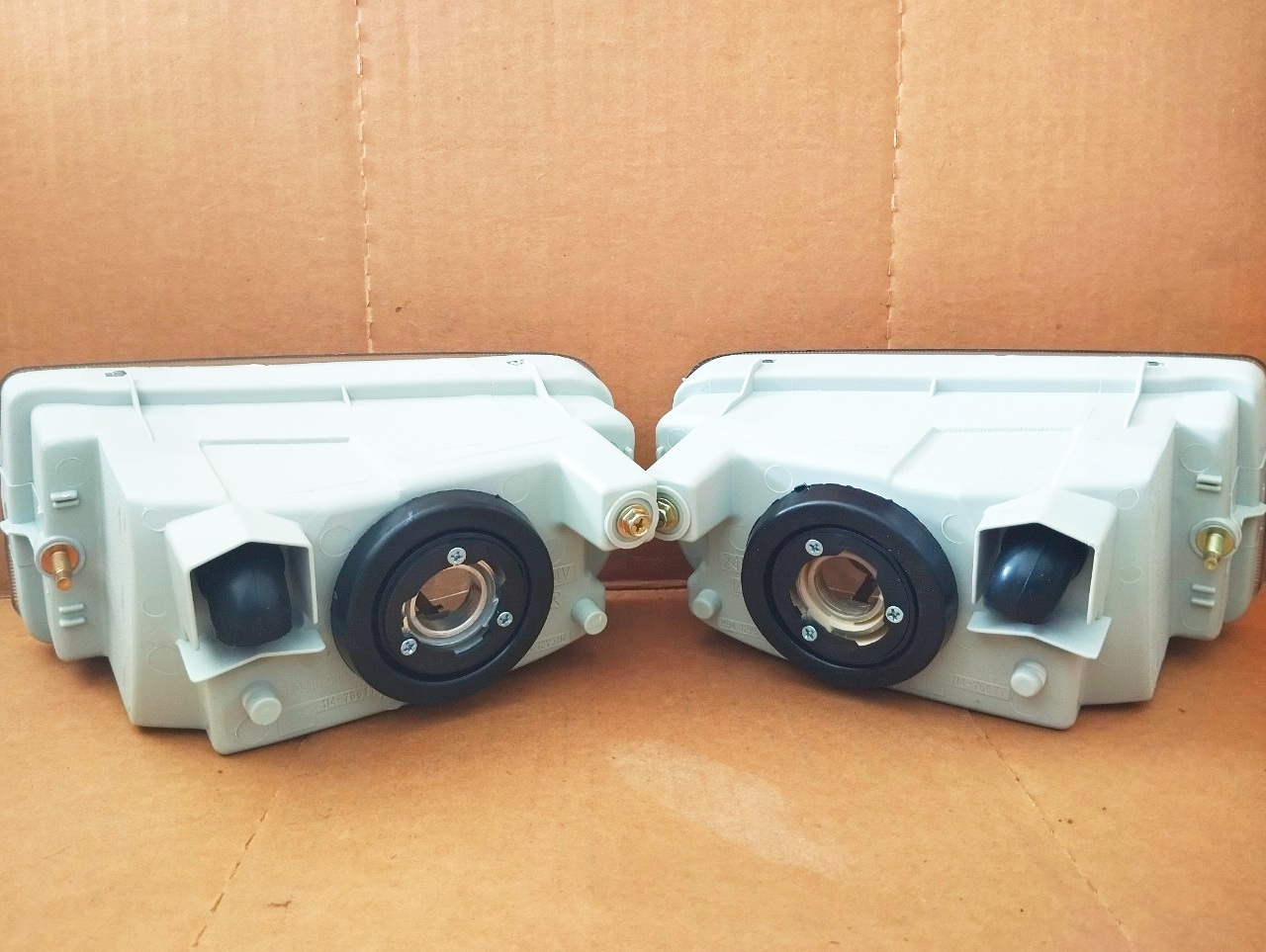 Bộ 2 Đèn Gầm Sương Mù Toyota Land Cruiser 100 4.5L (1998-2007)