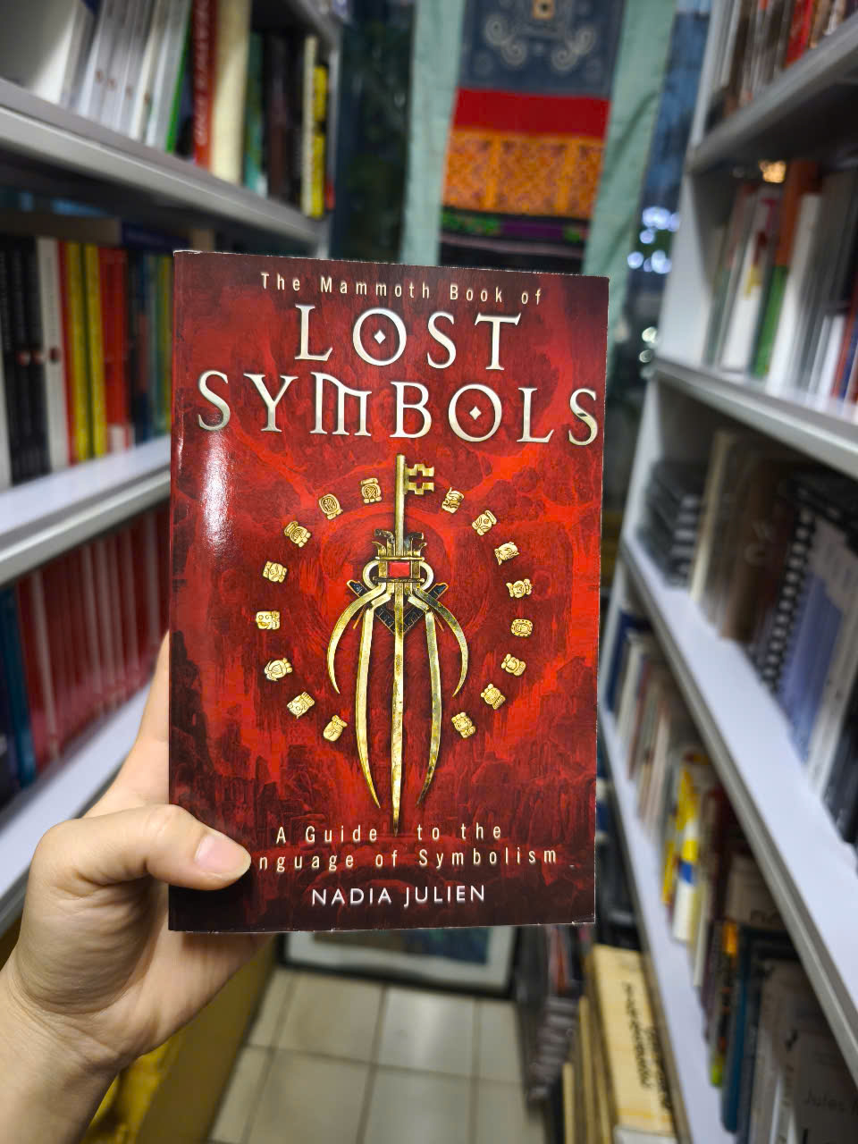 Sách - The Mammoth Book of Lost Symbols: A Dictionary of the Hidden Language of Symbolism (Mammoth Books) by Nadia Julien