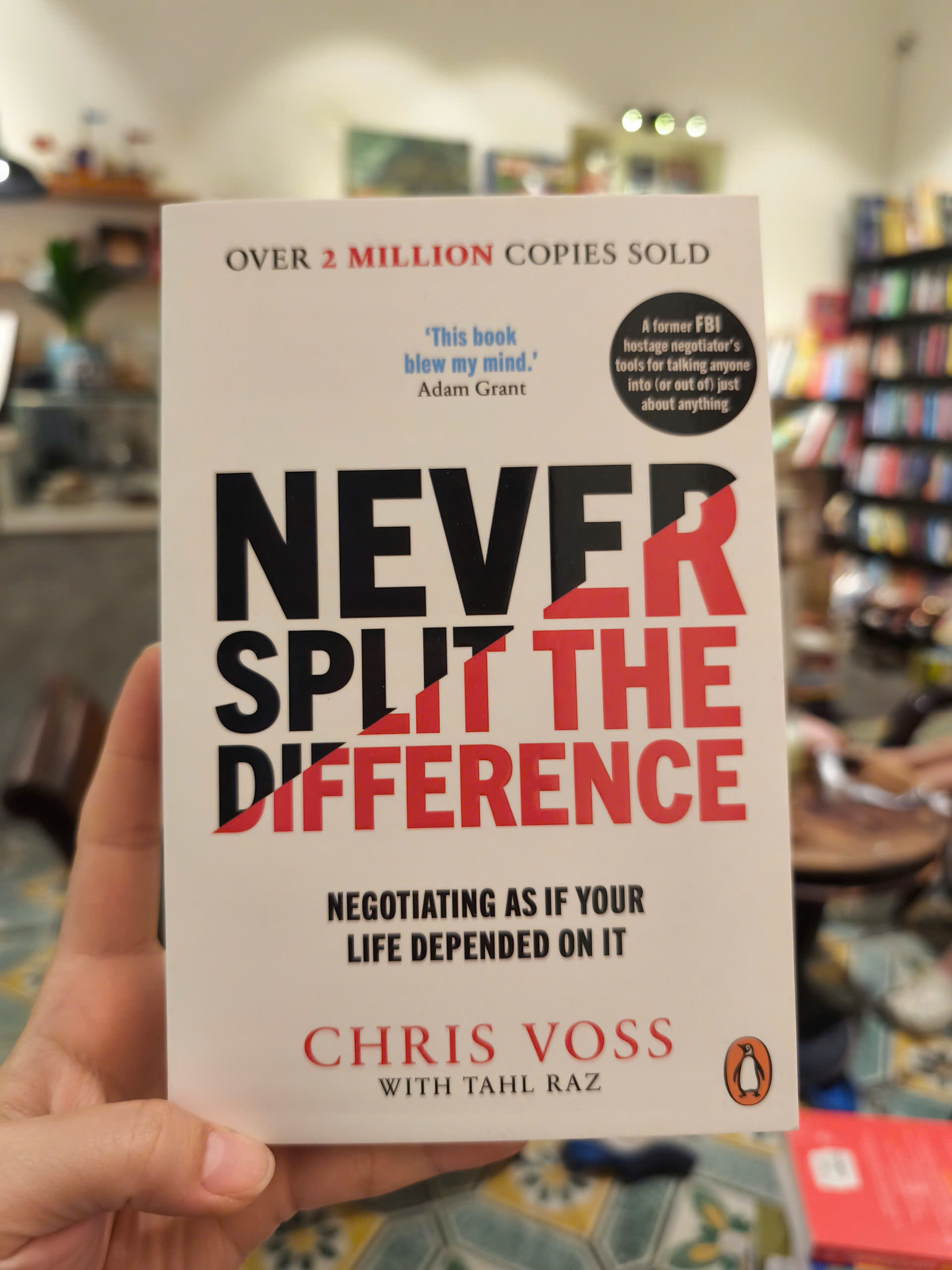 Sách - Never Split the Difference: Negotiating as if Your Life Depended on It by Chris Voss - Business/ Nonfiction