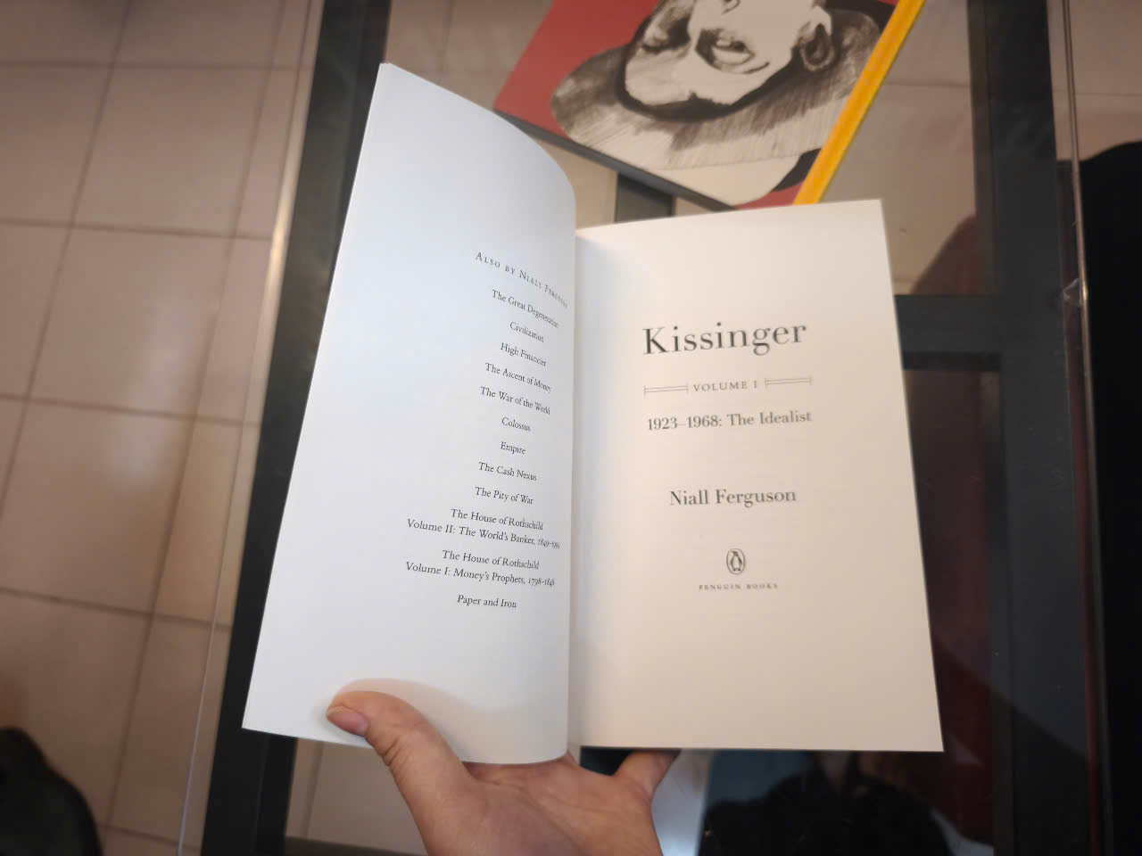 Sách - Kissinger: 1923-1968: The Idealist by Niall Ferguson - Biography /History /Nonfiction in English