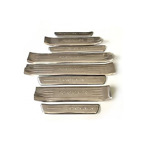 ỐP NẸP BƯỚC CHÂN NGOÀI INOX DÀNH CHO XE TOYOTA FORTUNER