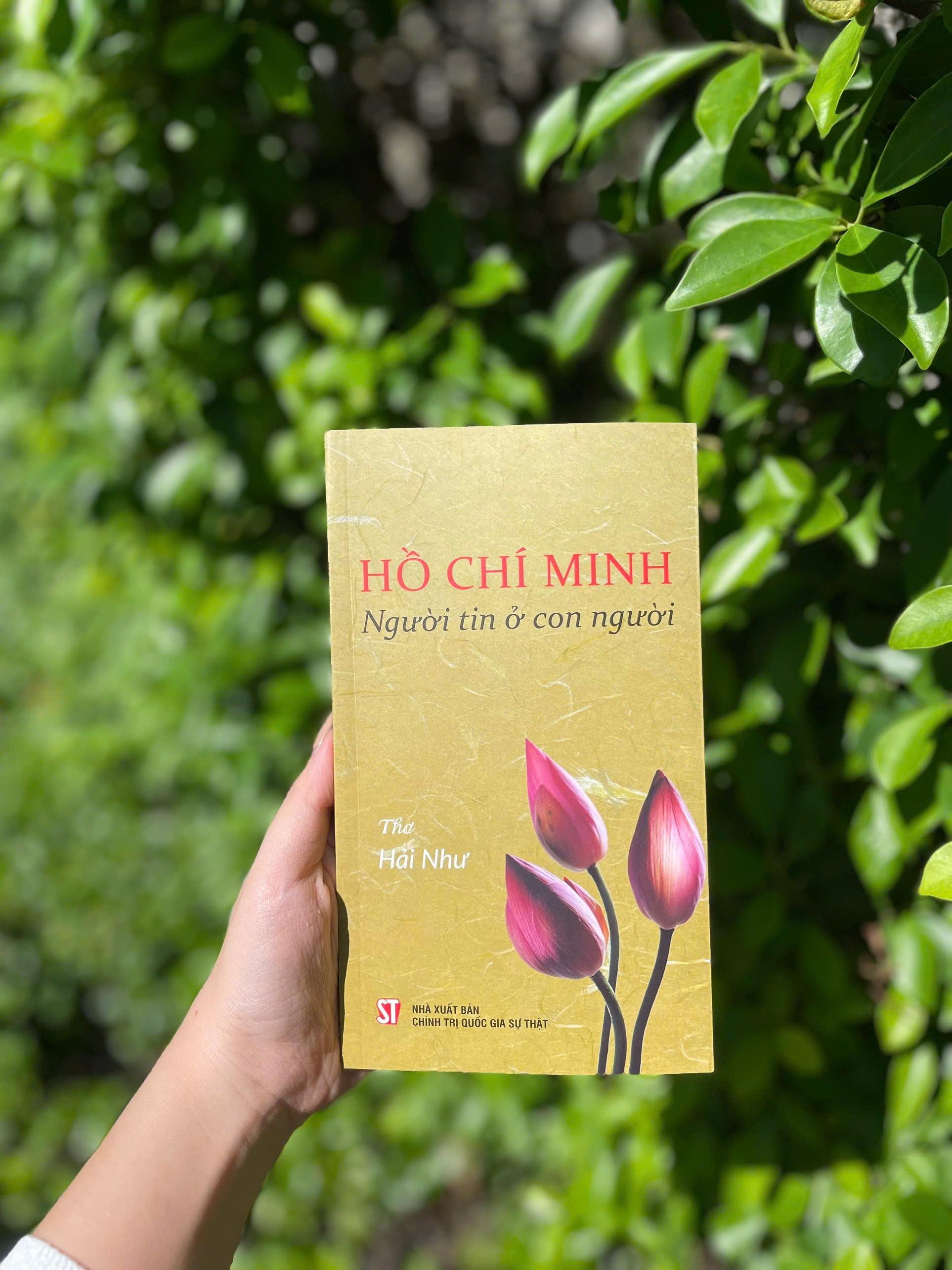 Sách - Hồ Chí Minh - Người Tin Ở Con Người