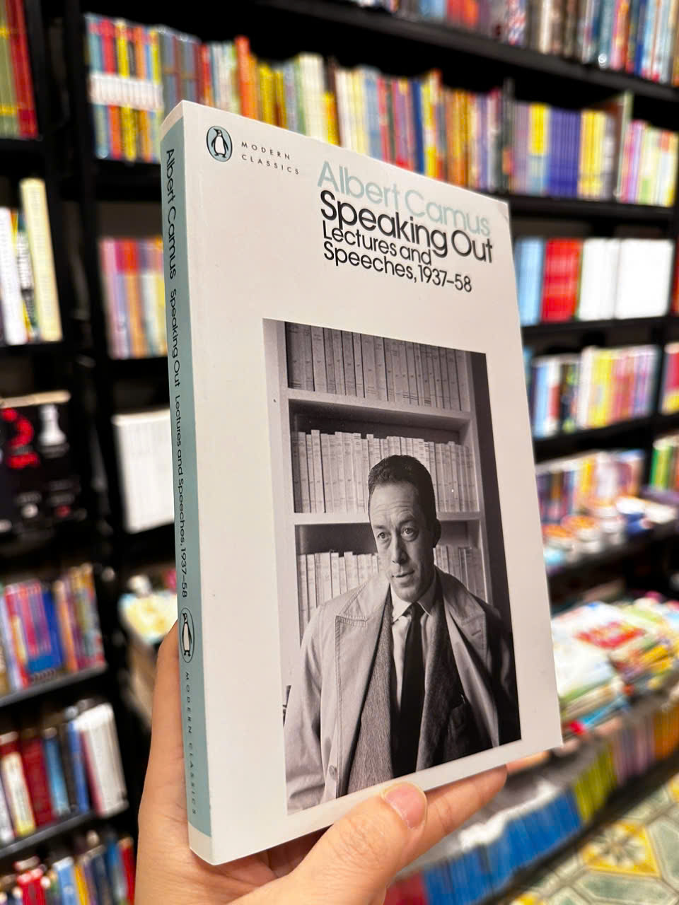 Sách - Speaking Out Lectures and Speeches, 1973-58 by Albert Camus - Penguin Modern Classics - Noble Prize